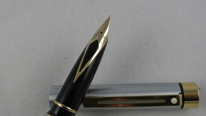 Sheaffer Targa - Brush steel with gold-colored highlights (Pen LT52)