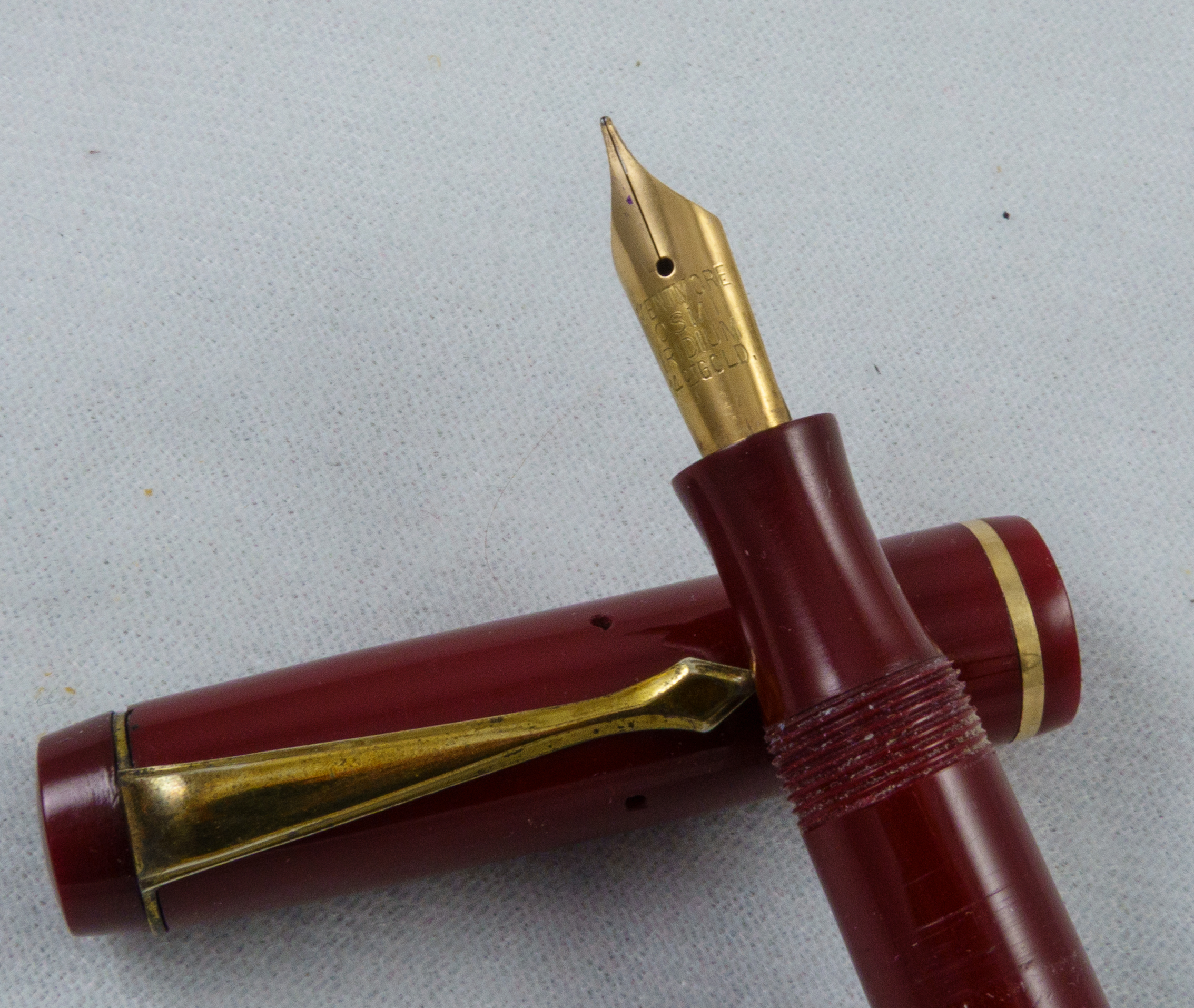 Mentmore Autoflow - Burgundy Button-filler (Pen 2584)