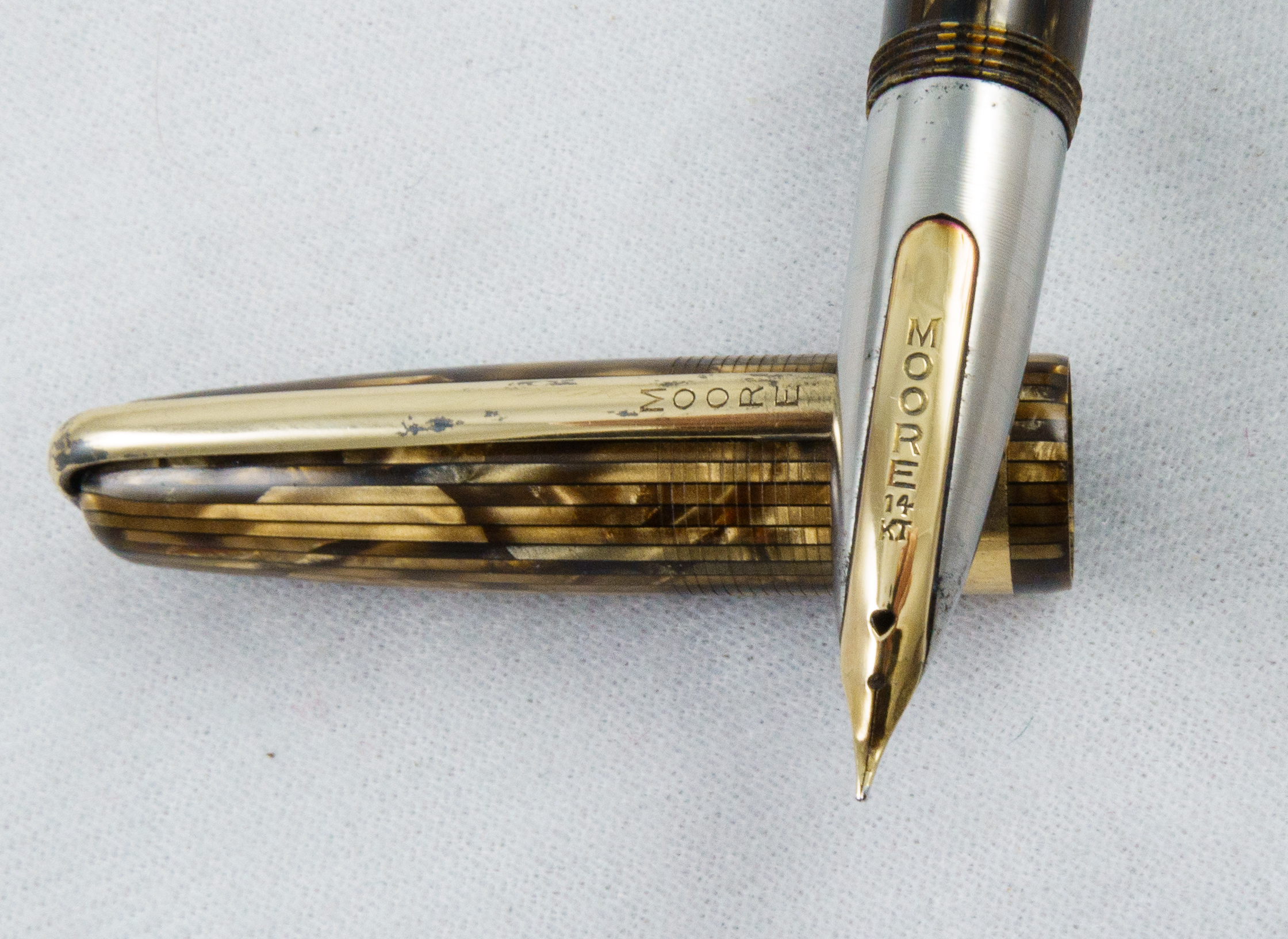 Moore Fingertip L-96 B in Autumn Pearl (Pen 2625)